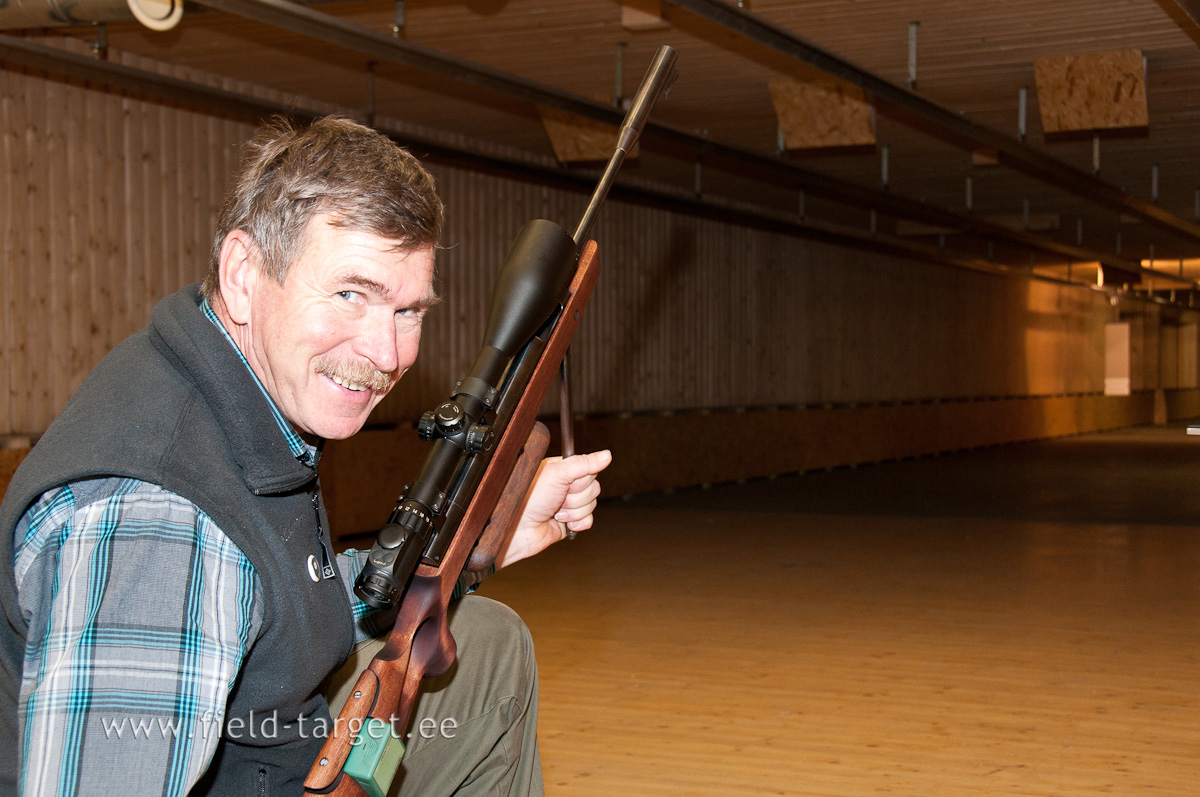 0064   ...aga Ulo, igipoline jahimees votab asja rahulikult ja on alati heas tujus, kui pussi saab lasta.